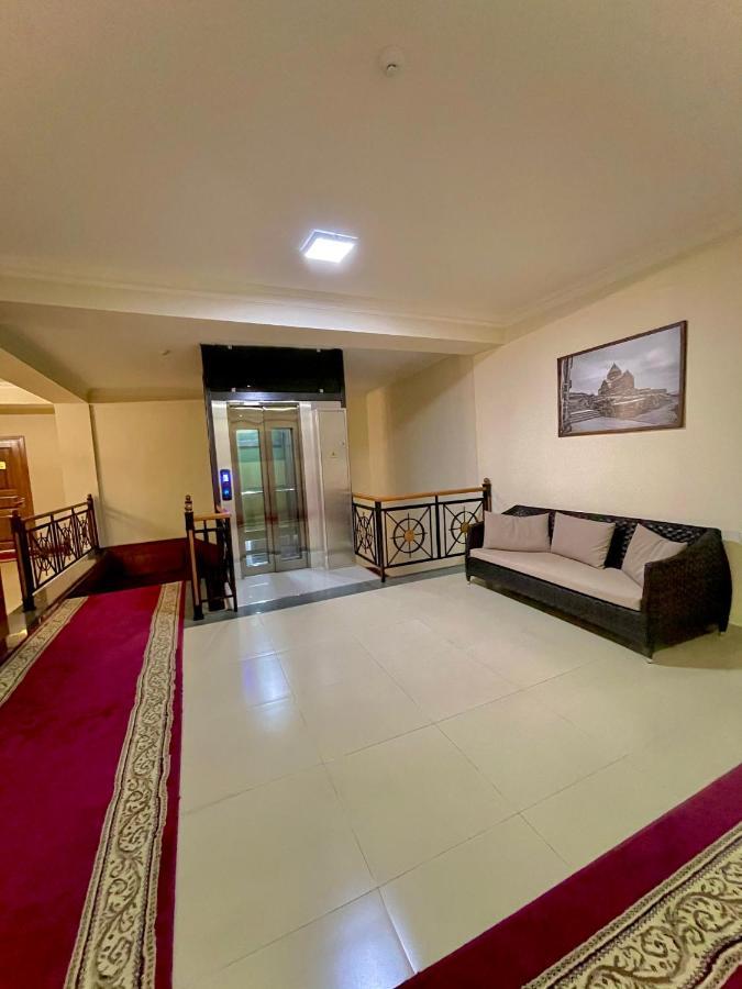 Hotel Plaza Viktoria Gümrü Dış mekan fotoğraf