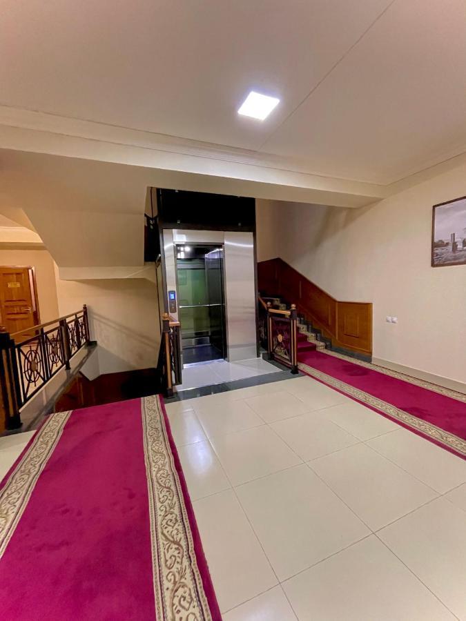 Hotel Plaza Viktoria Gümrü Dış mekan fotoğraf