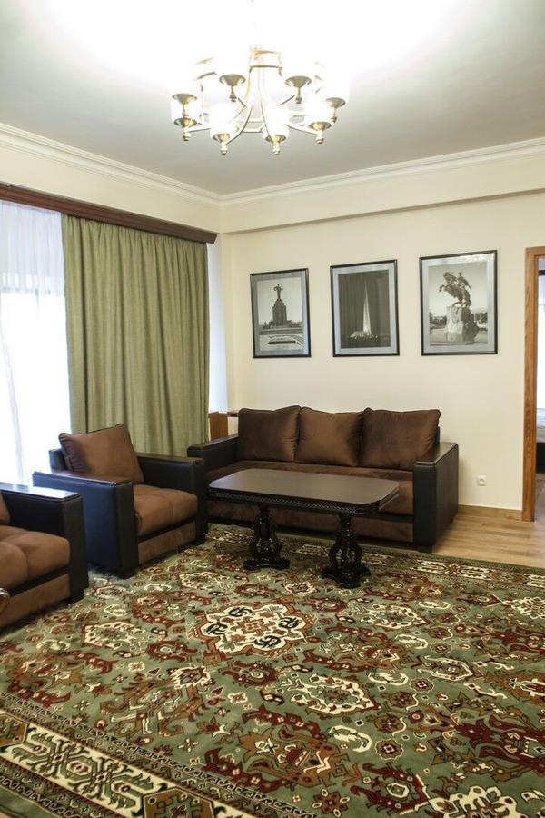 Hotel Plaza Viktoria Gümrü Dış mekan fotoğraf