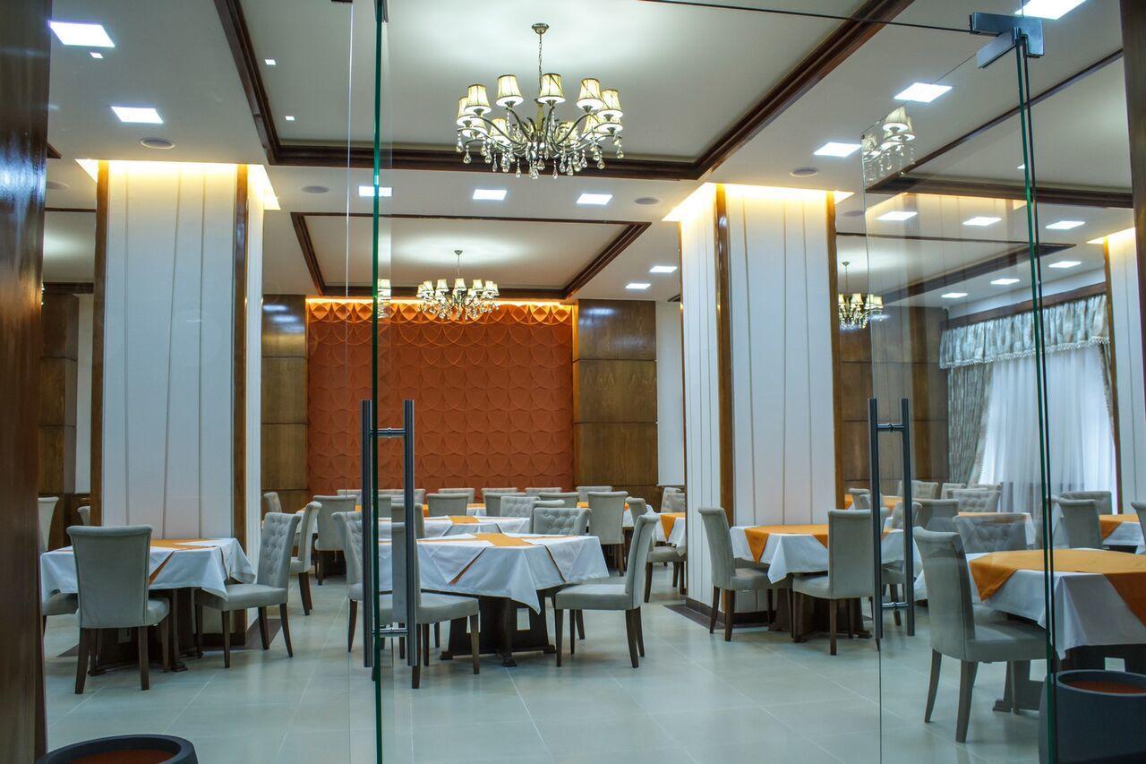 Hotel Plaza Viktoria Gümrü Dış mekan fotoğraf