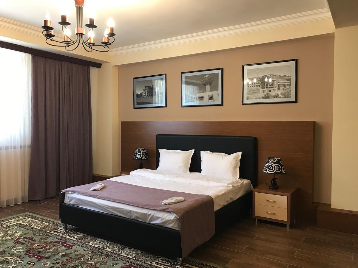 Hotel Plaza Viktoria Gümrü Dış mekan fotoğraf