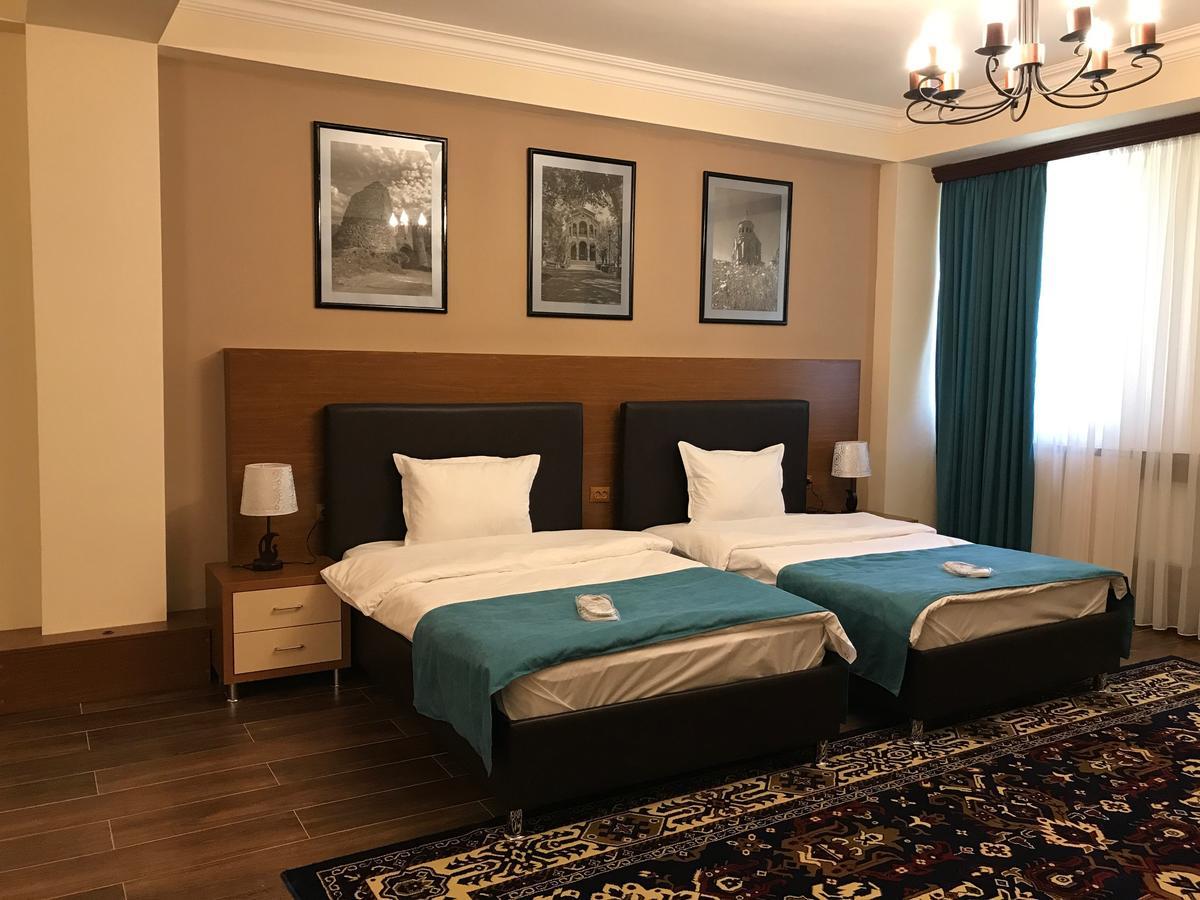 Hotel Plaza Viktoria Gümrü Dış mekan fotoğraf
