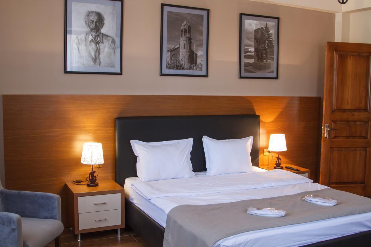 Hotel Plaza Viktoria Gümrü Dış mekan fotoğraf