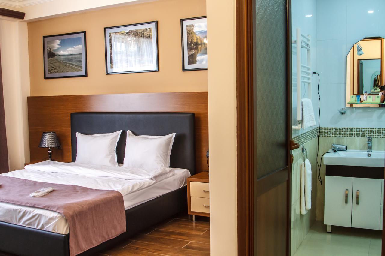 Hotel Plaza Viktoria Gümrü Dış mekan fotoğraf