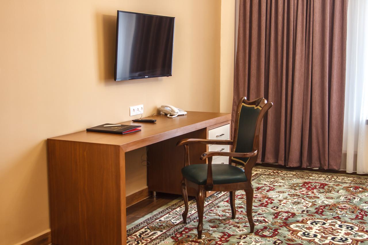 Hotel Plaza Viktoria Gümrü Dış mekan fotoğraf