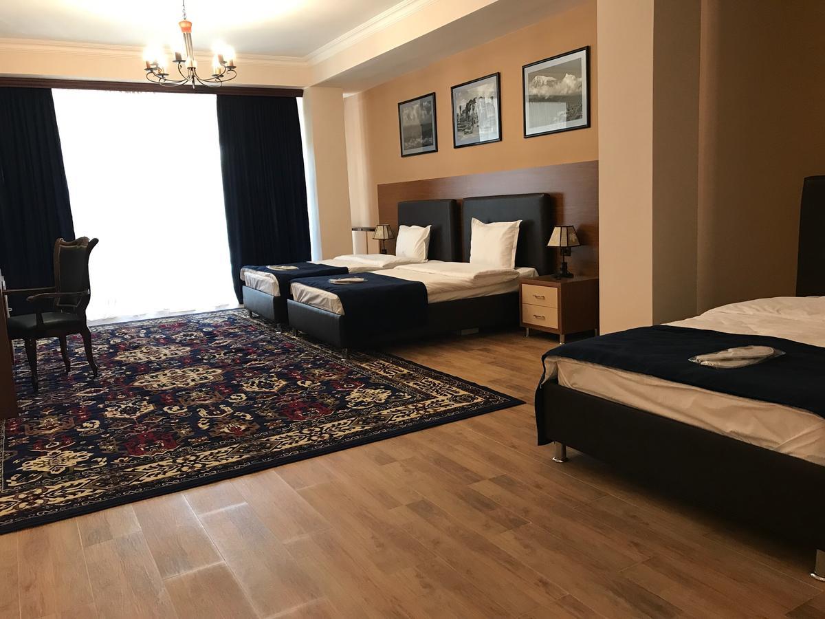 Hotel Plaza Viktoria Gümrü Dış mekan fotoğraf