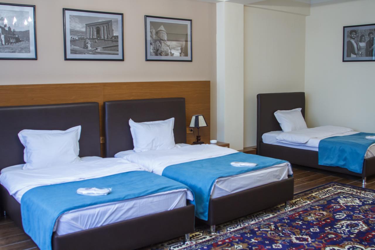 Hotel Plaza Viktoria Gümrü Dış mekan fotoğraf