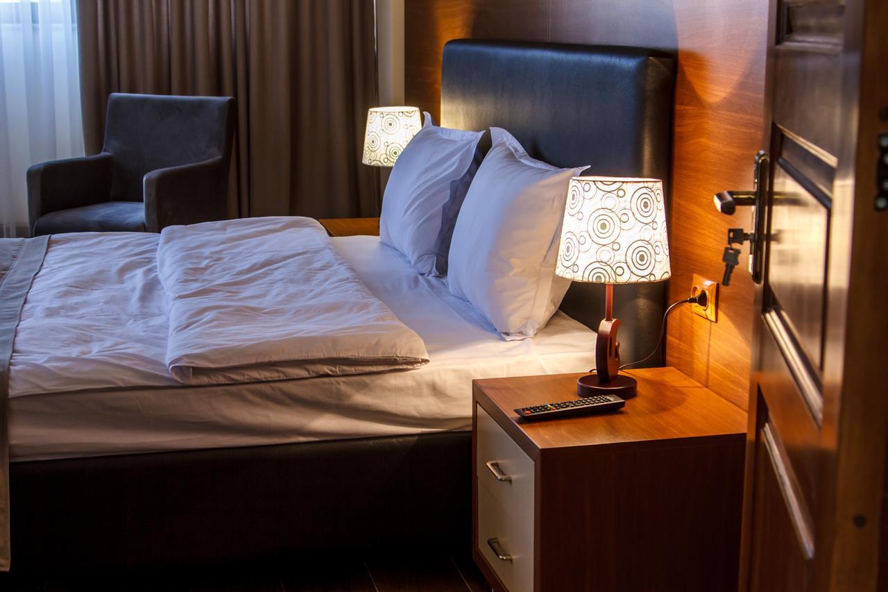 Hotel Plaza Viktoria Gümrü Dış mekan fotoğraf