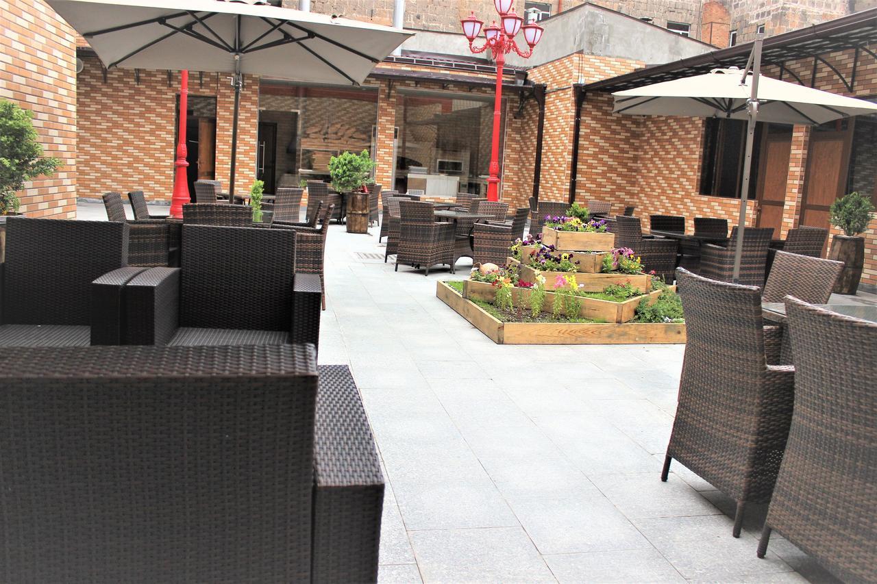 Hotel Plaza Viktoria Gümrü Dış mekan fotoğraf